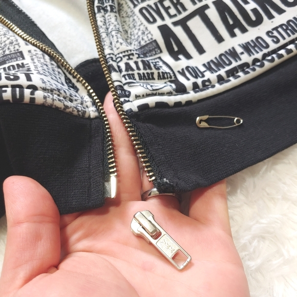 Blackmilk Harry Potter Daily Prophet Newspaper Bomber Size Large - Picture 11 of 15